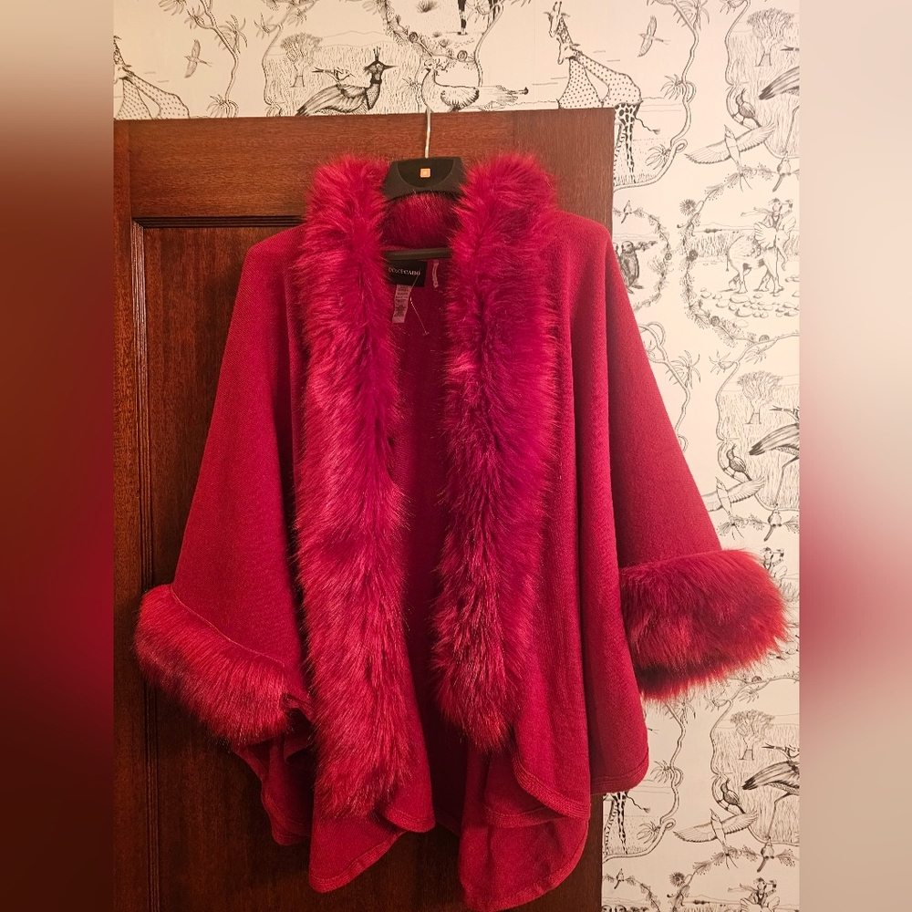 Elegant Red Faux Fur Trim Cape
